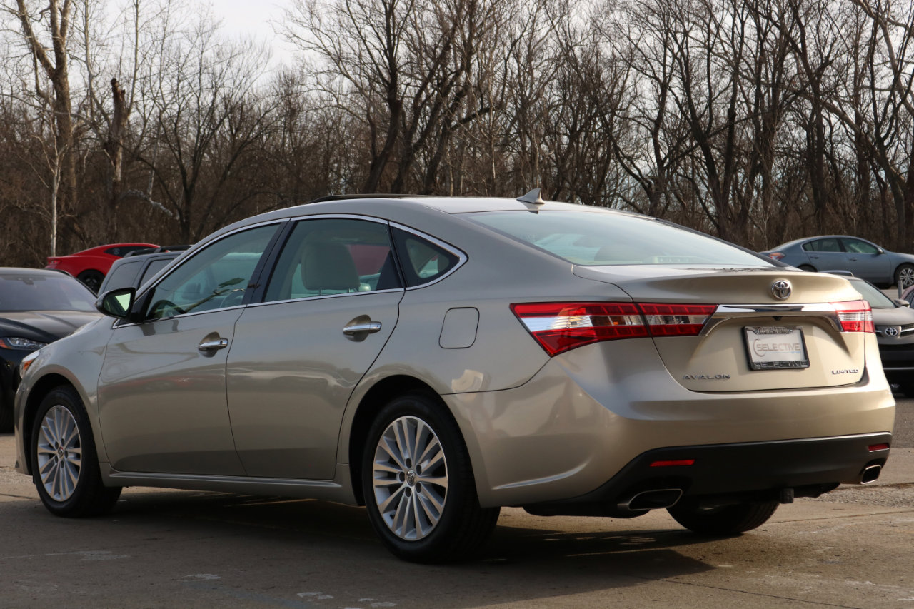 Used 2014 Toyota Avalon Limited image 12