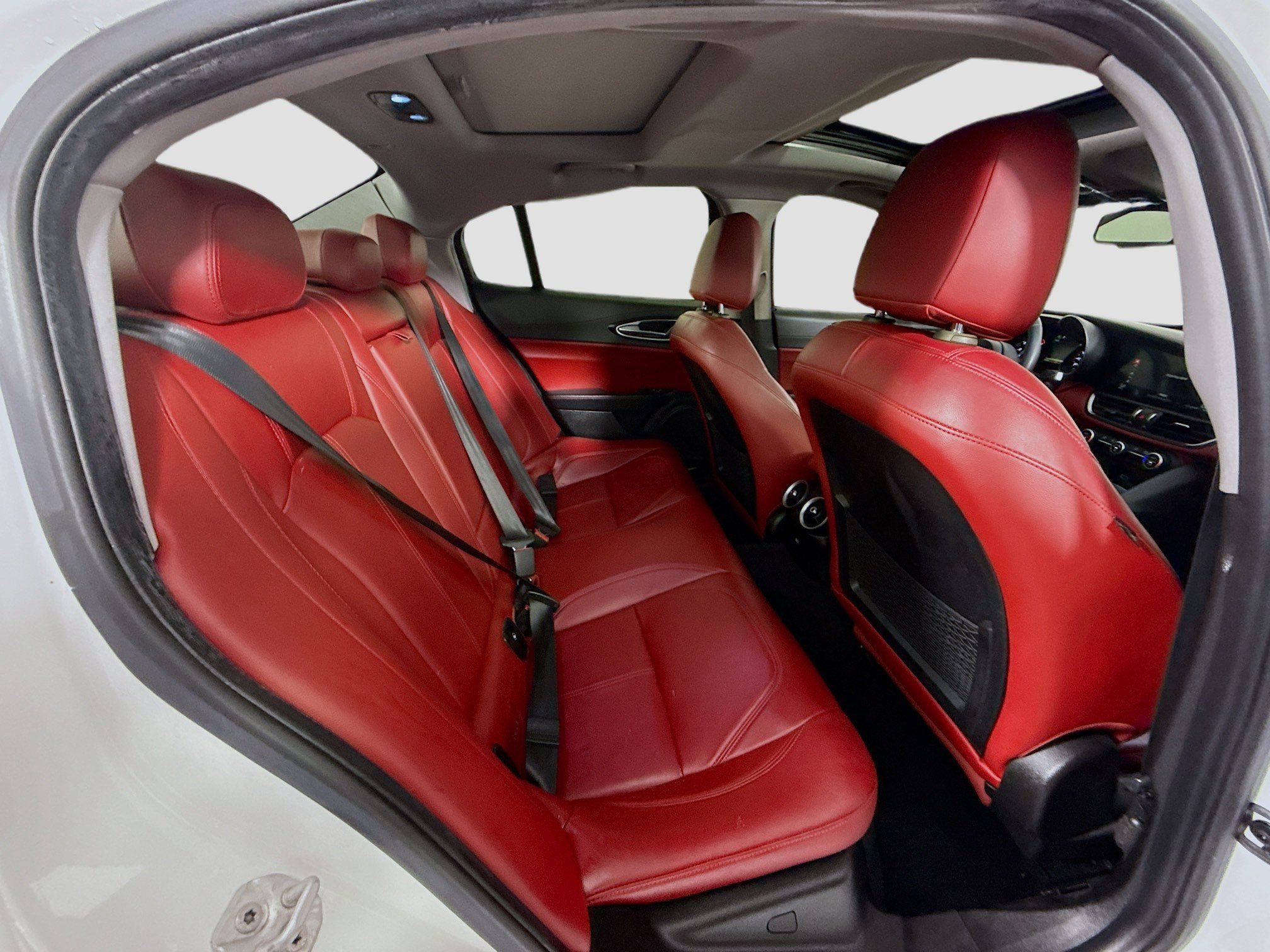 Used 2017 Alfa Romeo Giulia Base image 27