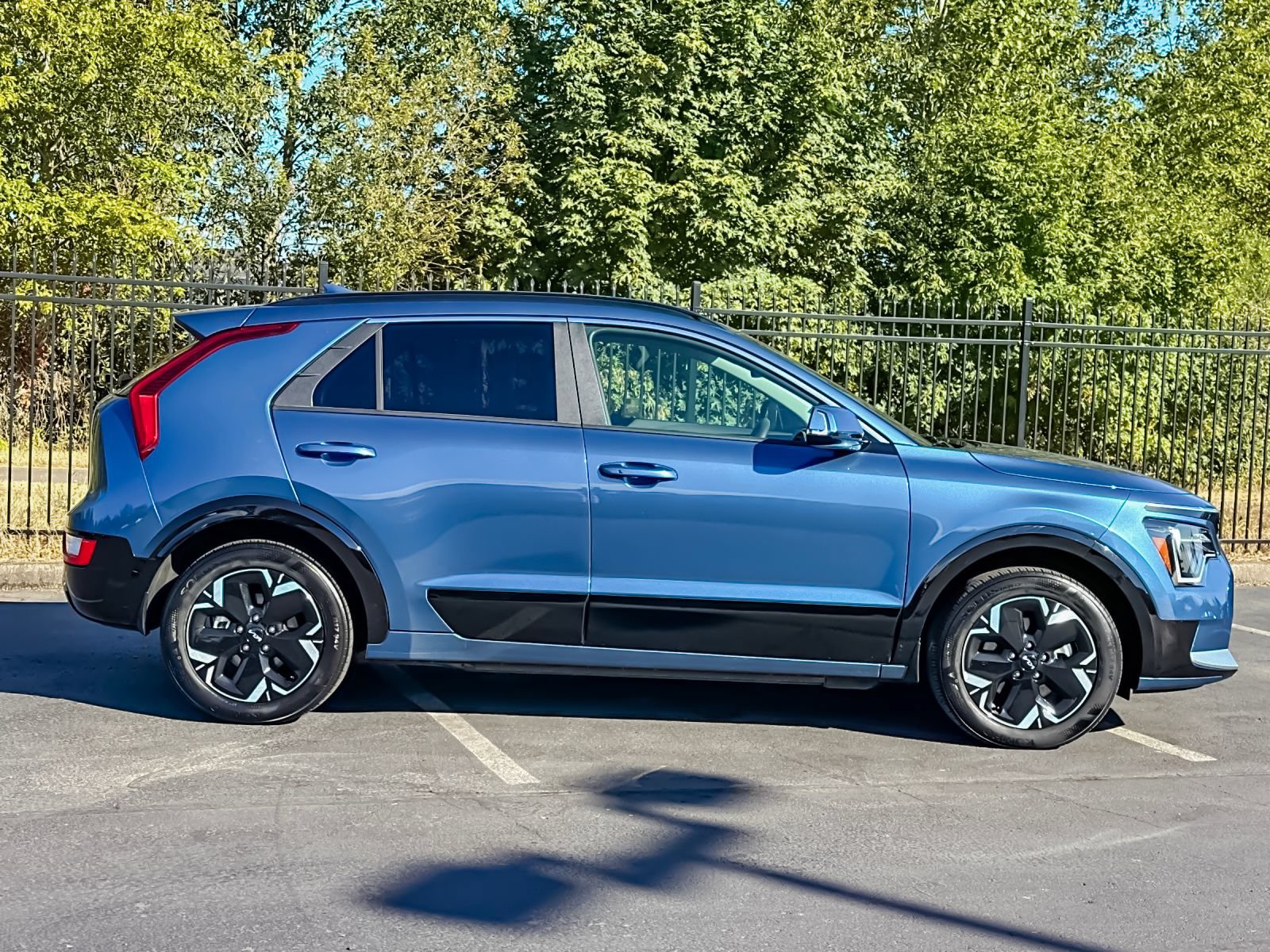Used 2023 Kia Niro Wind w/ Wind Preserve Package FWD image 3