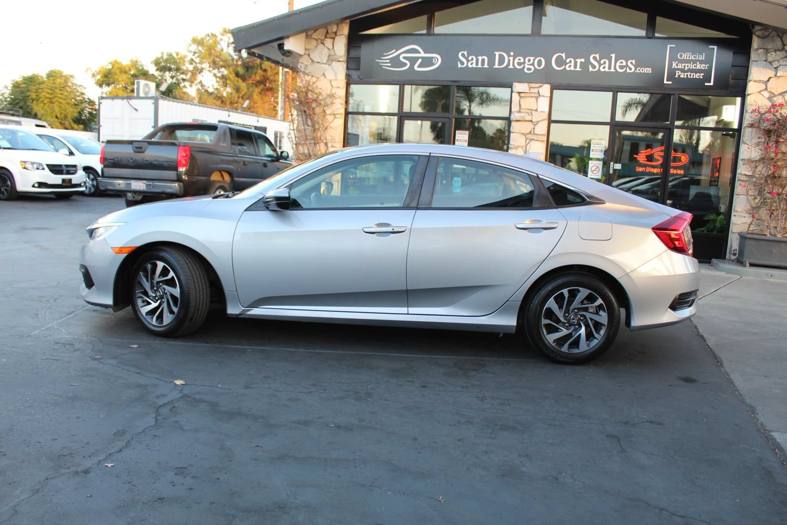 Used 2017 Honda Civic EX image 2