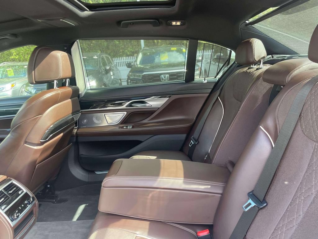 Used 2019 BMW 750i xDrive w/ Autobahn Package AWD/4WD image 11