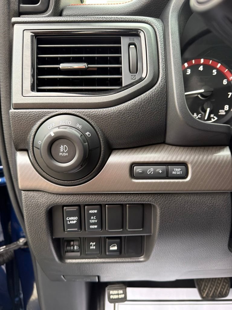 Used 2024 Nissan Titan PRO-4X w/ Pro-4x Convenience Package AWD/4WD image 8