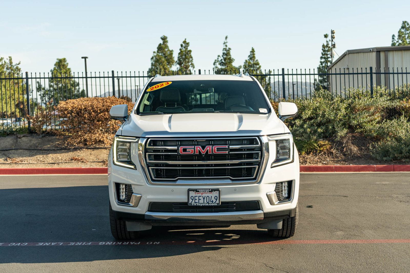 Used 2023 GMC Yukon XL SLT w/ SLT Premium Package RWD image 2
