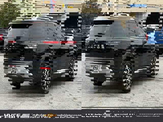 Used 2022 Nissan Pathfinder Platinum w/ Cargo Package FWD image 6