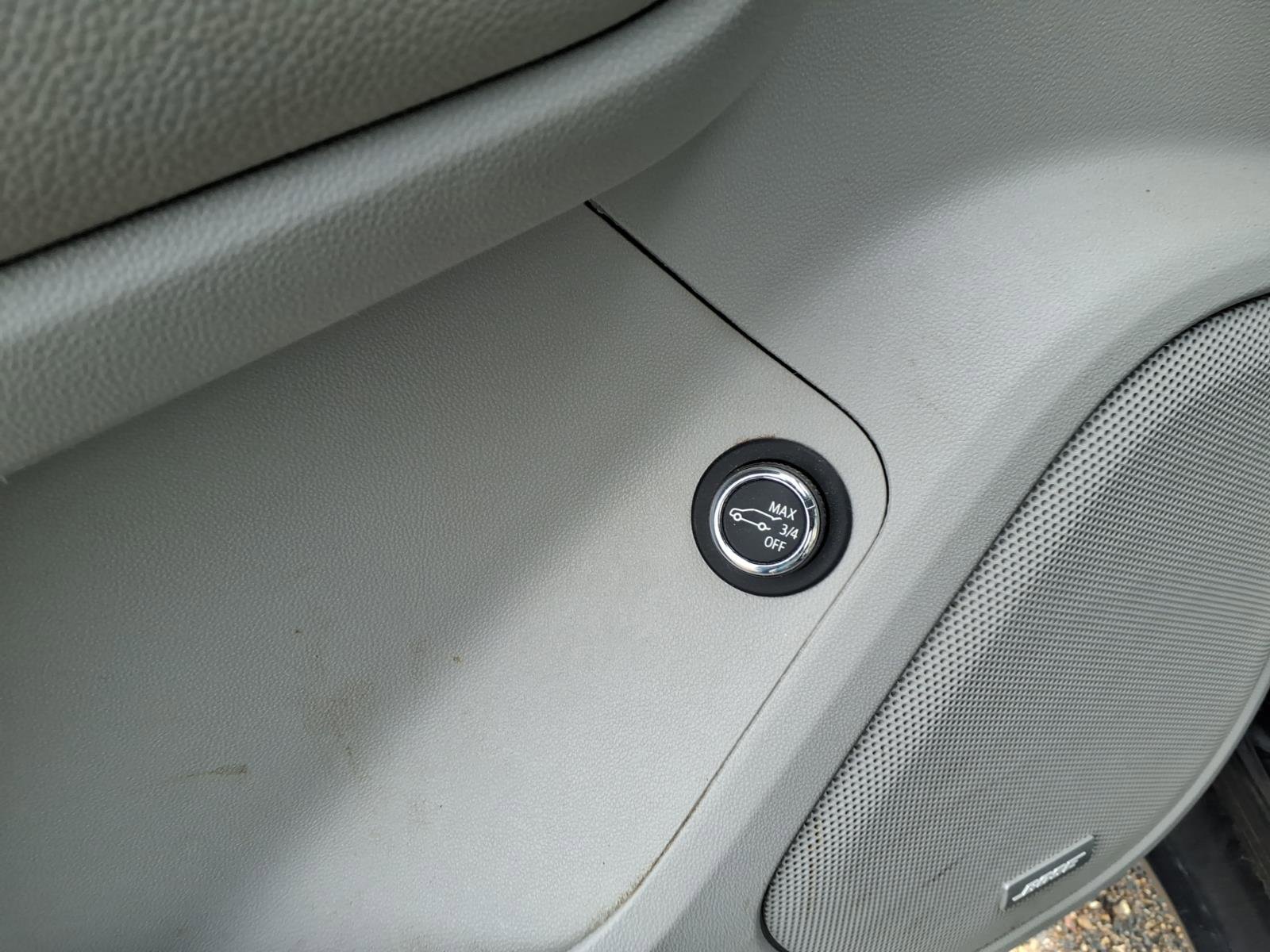 Used 2019 GMC Acadia SLT w/ LPO, Floor Liner Package image 9