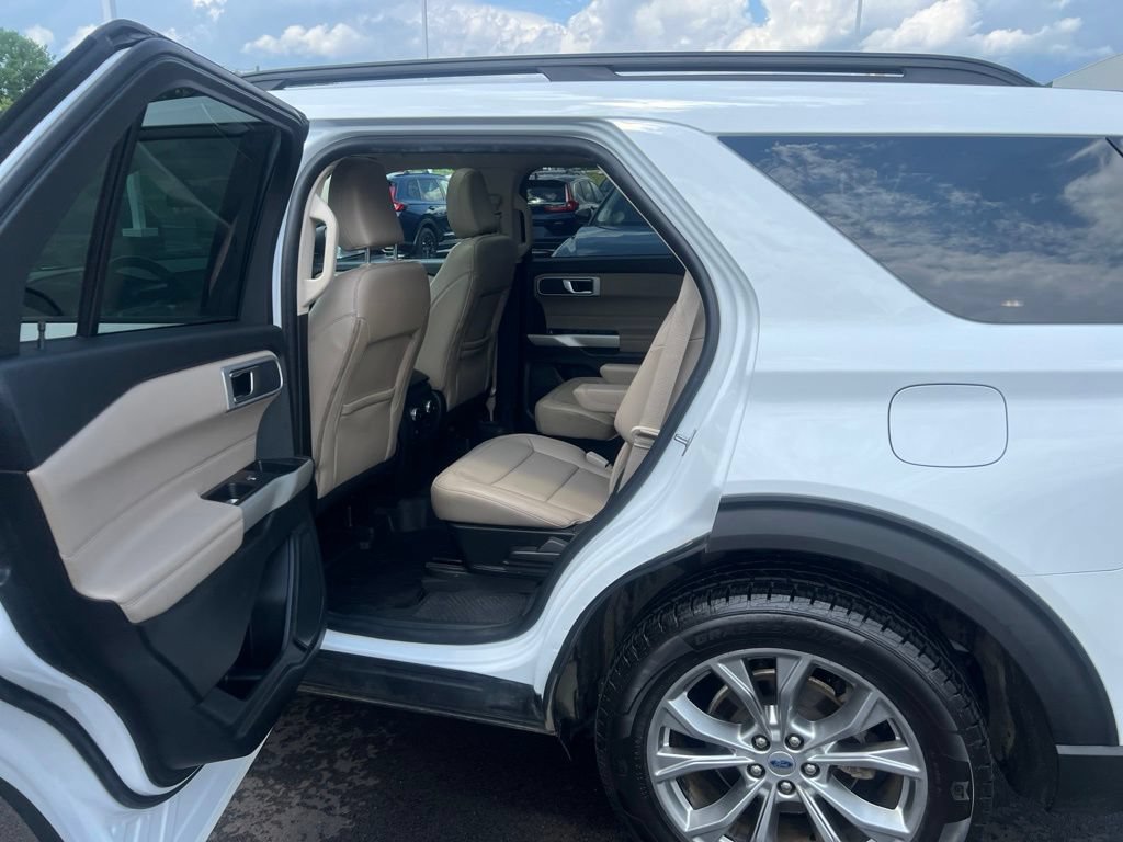 Used 2021 Ford Explorer XLT w/ Equipment Group 202A AWD/4WD image 11