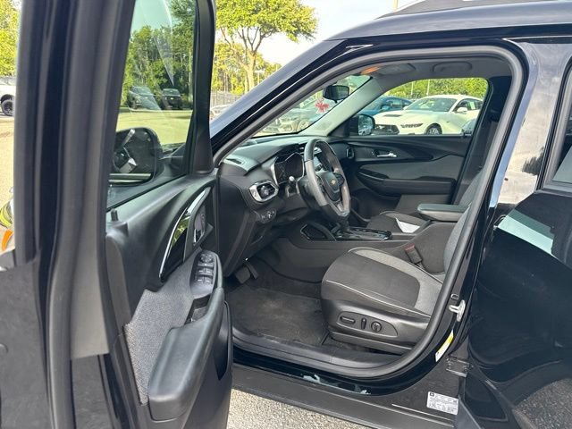 Used 2022 Chevrolet TrailBlazer LT FWD image 13
