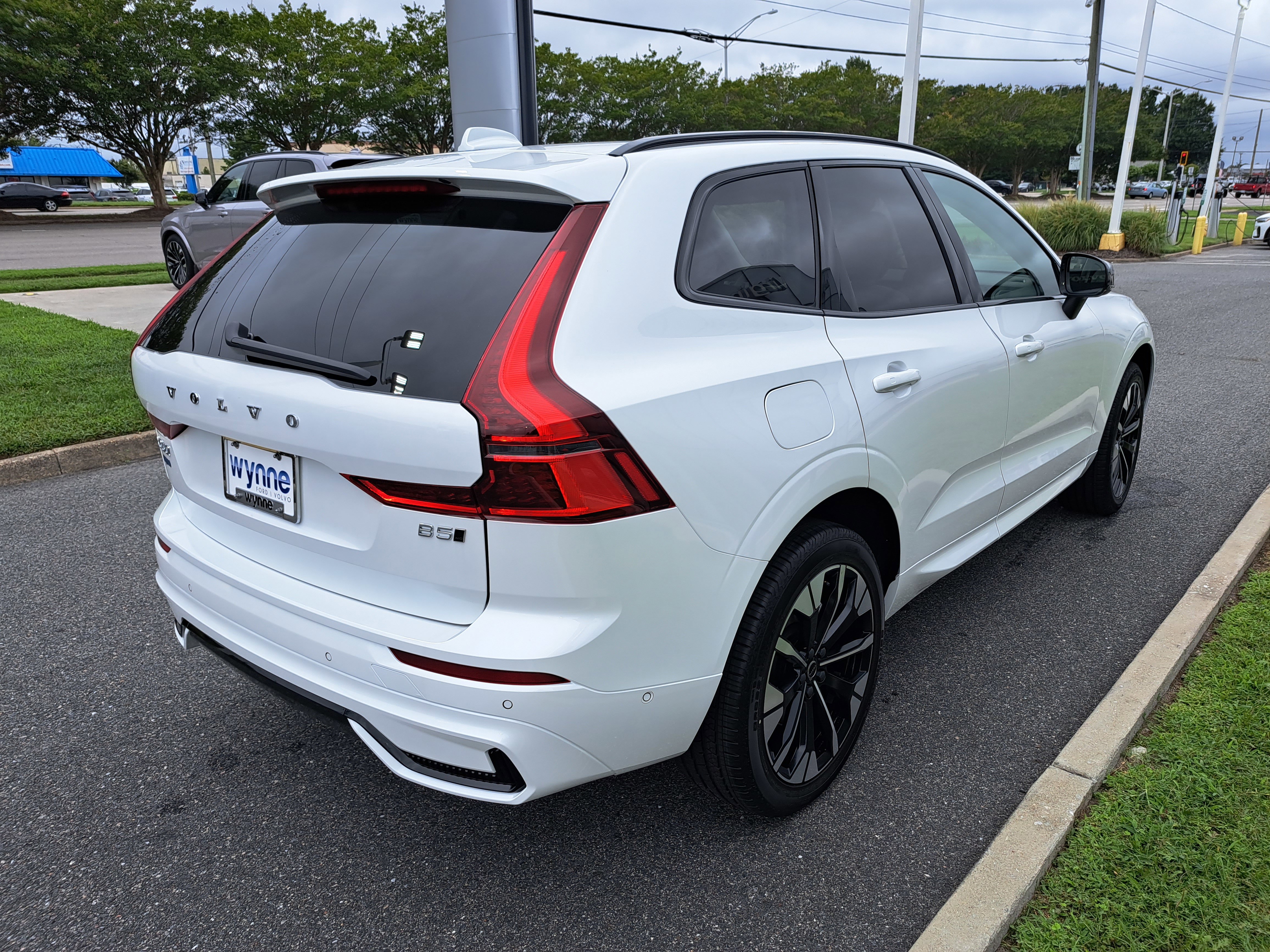 New 2026 Volvo XC60 B5 Ultra w/ Climate Package image 3