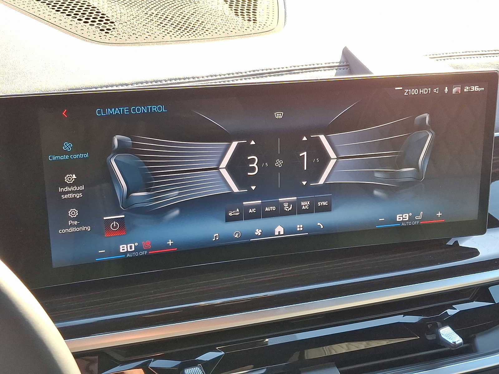 Used 2024 BMW X7 M60i w/ Climate Comfort Package image 16