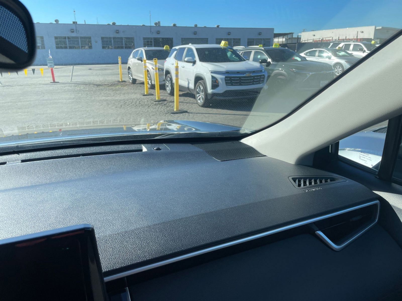 Used 2025 Toyota Corolla Cross LE image 35