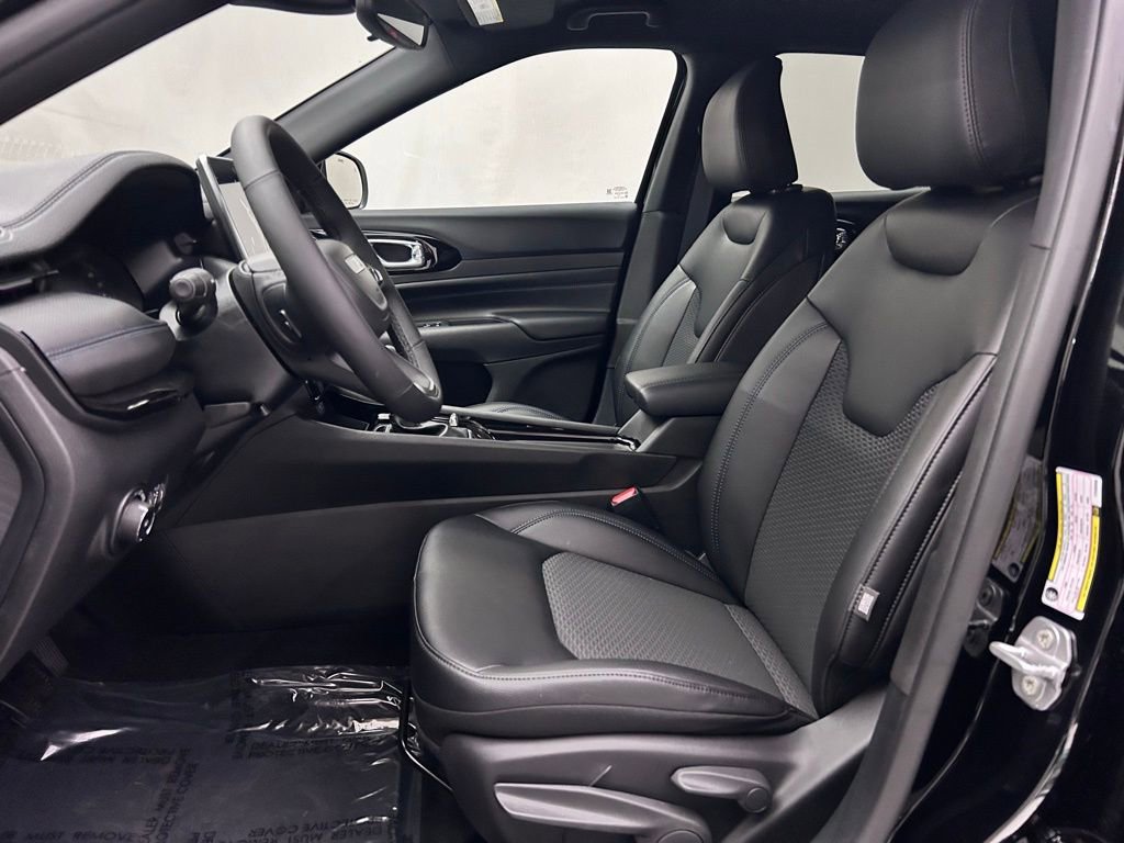 New 2026 Jeep Compass Latitude image 12