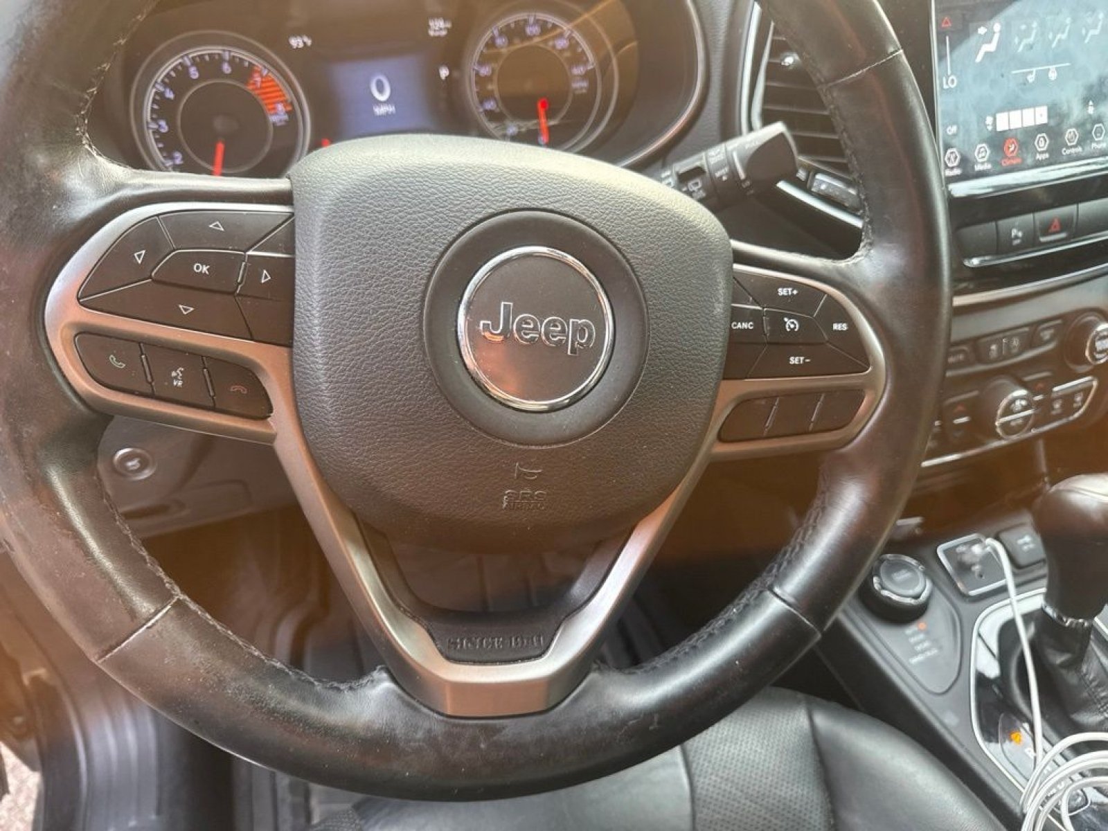 Used 2019 Jeep Cherokee Limited AWD/4WD image 14