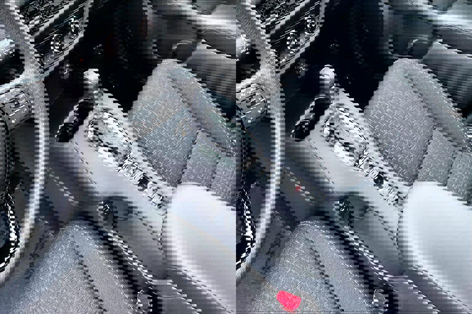 Used 2025 Honda HR-V LX image 15