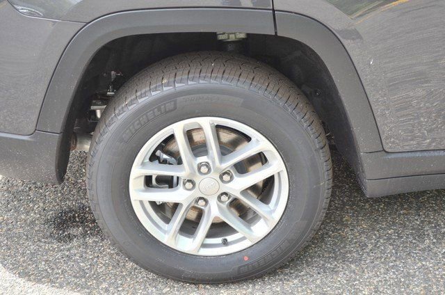 New 2025 Jeep Grand Cherokee L Laredo w/ Luxury Tech Group I image 11