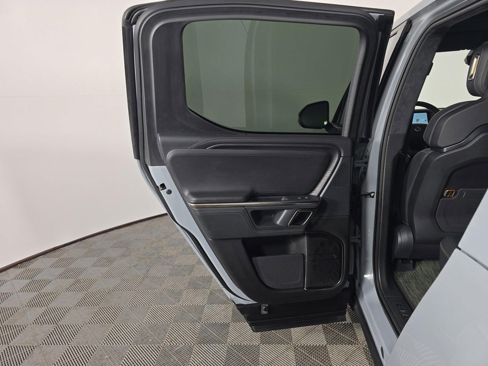 Used 2023 Rivian R1T Adventure AWD/4WD image 18