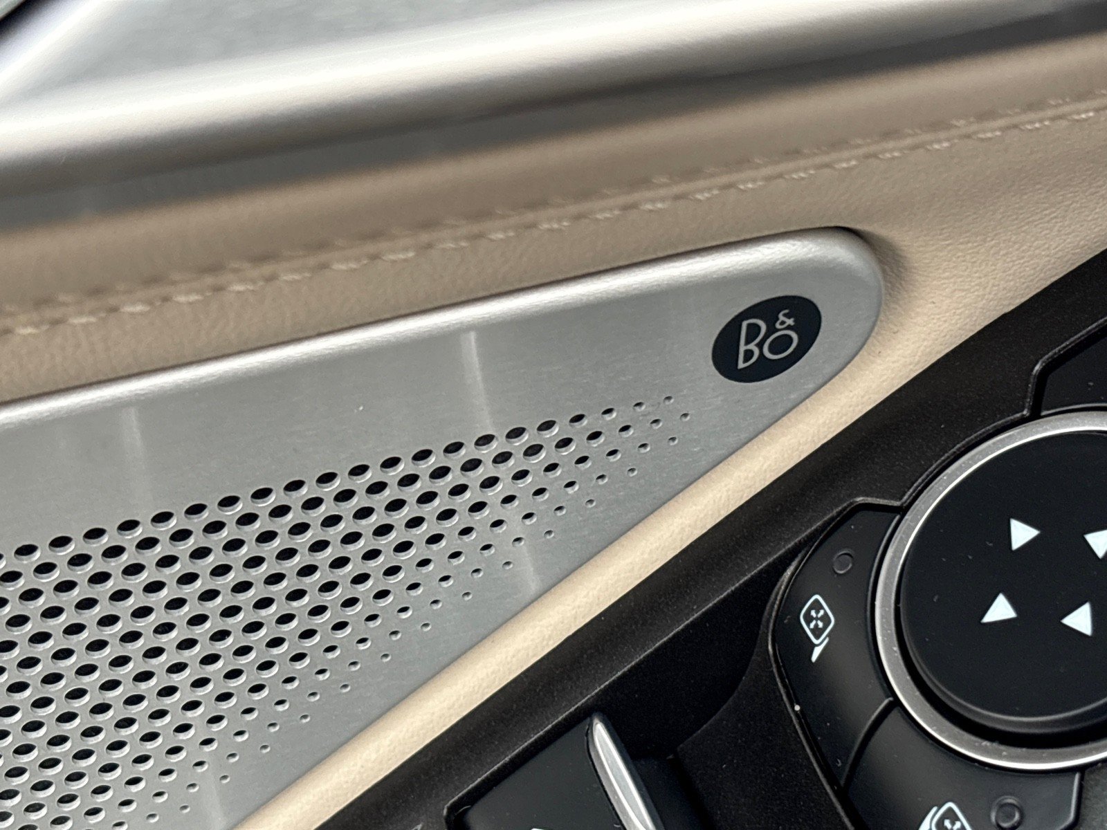 Used 2024 Ford Explorer Platinum w/ Technology Package image 15