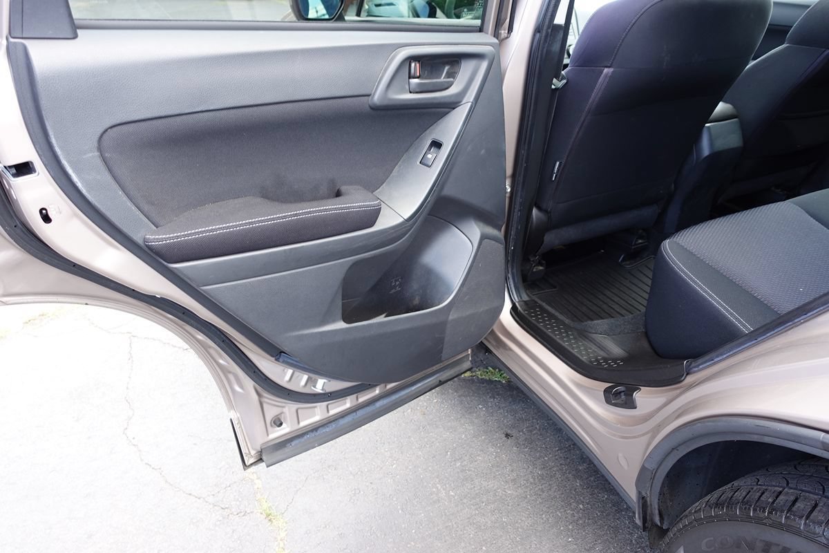 Used 2015 Subaru Forester 2.5i Premium w/ All-Weather Package AWD/4WD image 19