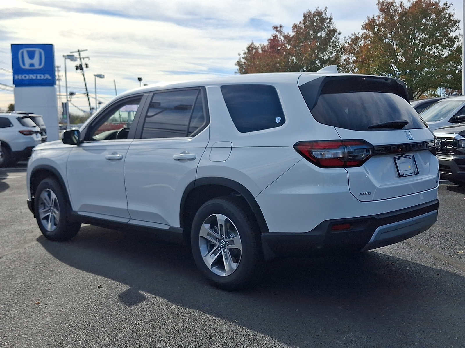 New 2025 Honda Pilot EX-L image 3