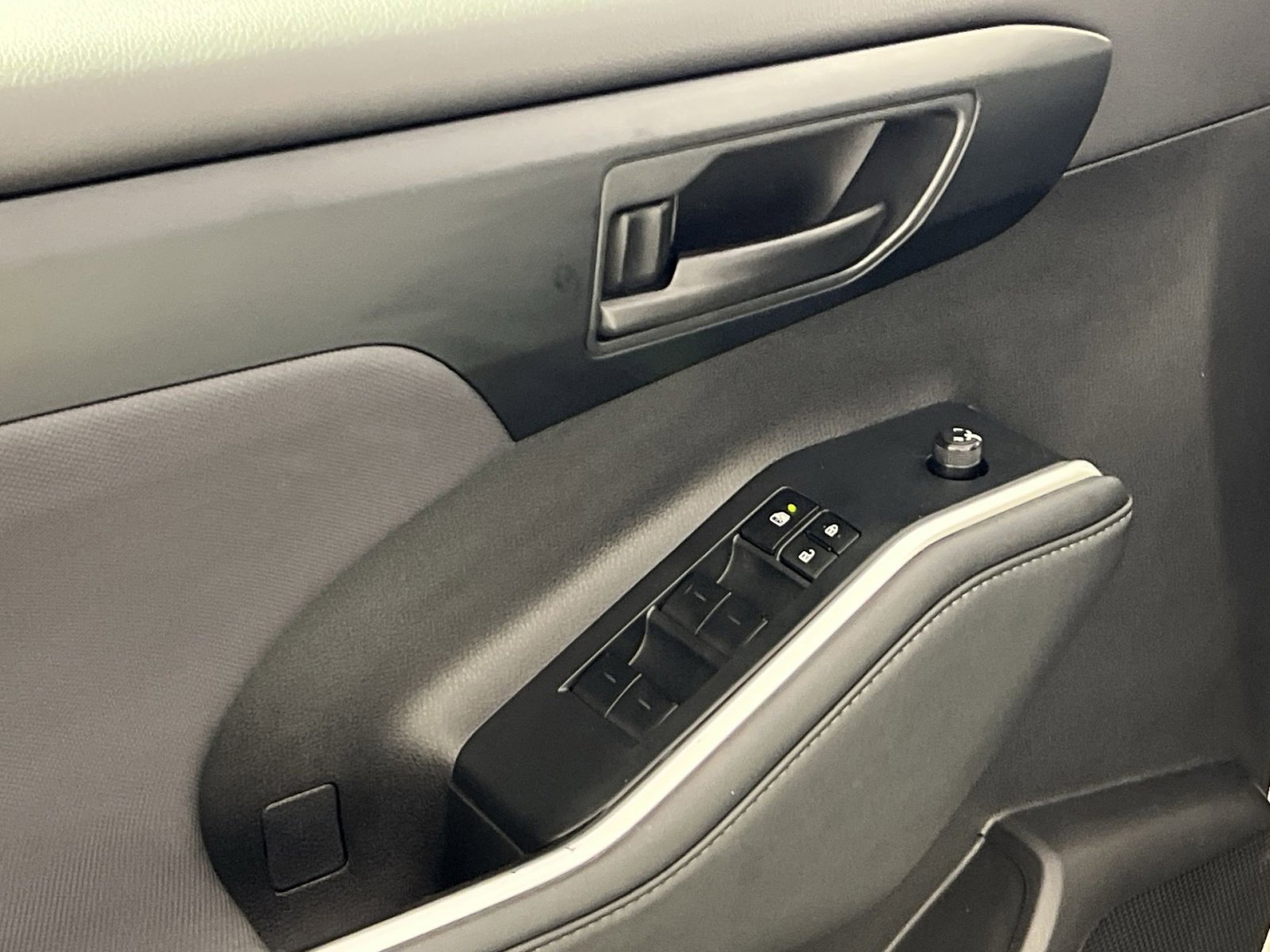 Used 2024 Toyota Highlander LE image 15