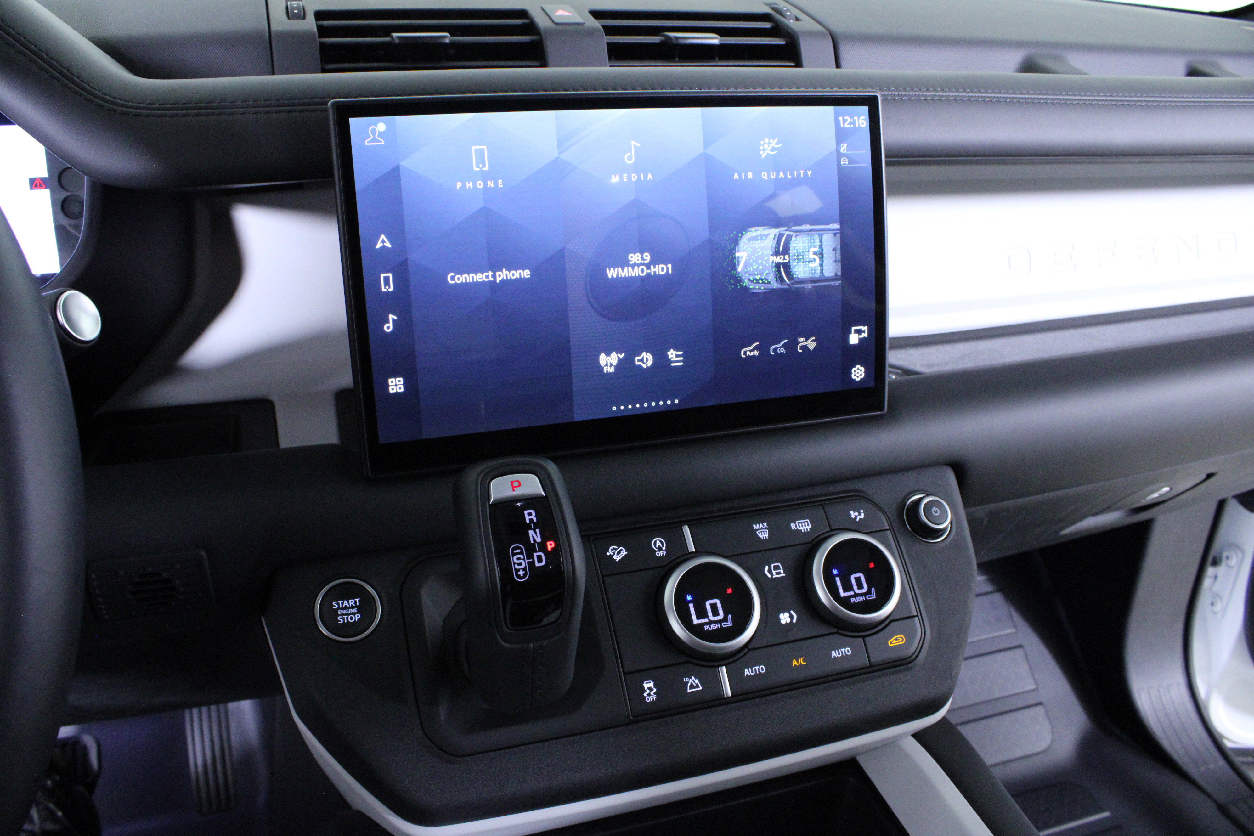 Used 2025 Land Rover Defender 110 S image 26