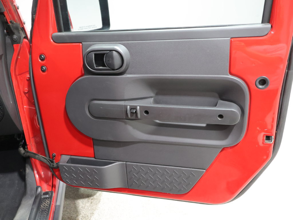 Used 2010 Jeep Wrangler Unlimited Rubicon w/ Dual Top Group AWD/4WD image 22