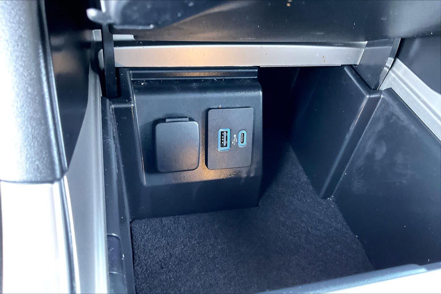 Used 2023 Ford Explorer XLT w/ Equipment Group 202A RWD image 32