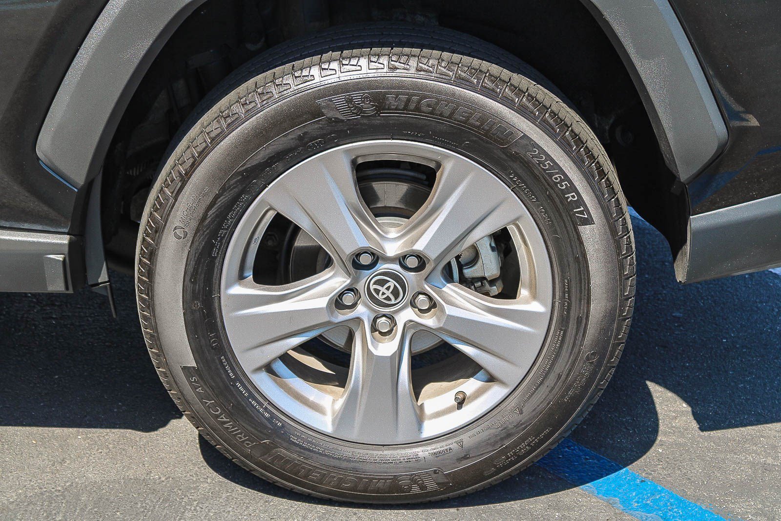Used 2024 Toyota RAV4 LE AWD/4WD image 12