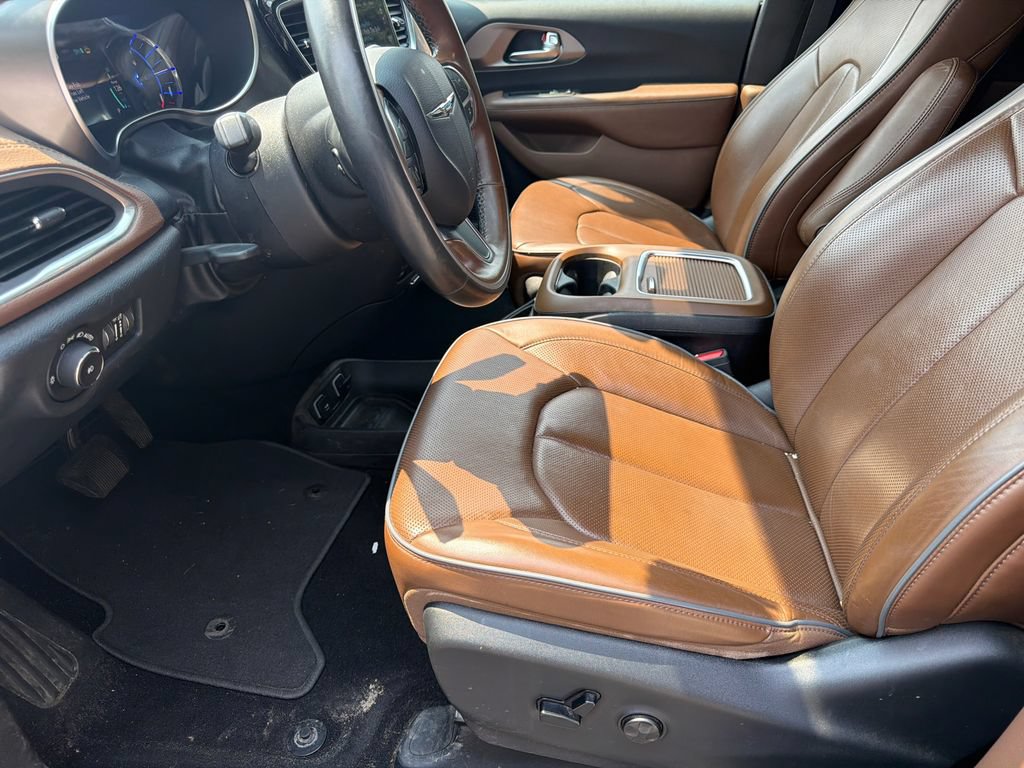 Used 2020 Chrysler Pacifica Limited w/ Advanced Safetytec Group FWD image 17