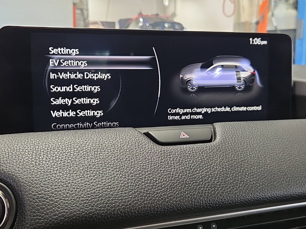 Used 2025 MAZDA CX-90 Plug-In Hybrid w/ Preferred AWD/4WD image 43