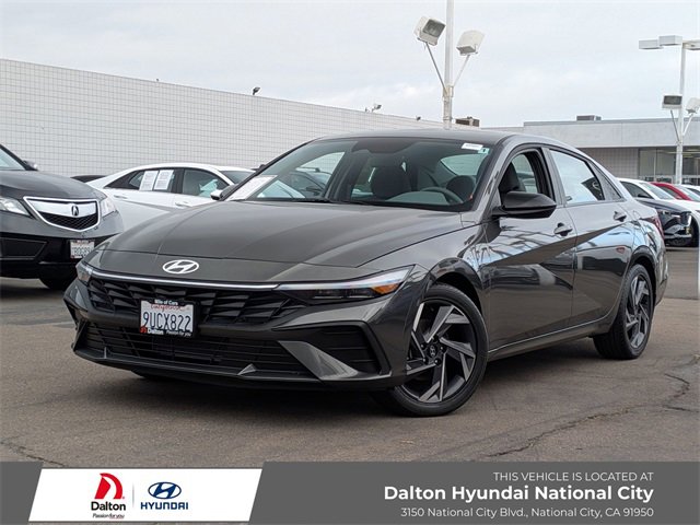 Used 2025 Hyundai Elantra Sport image 1