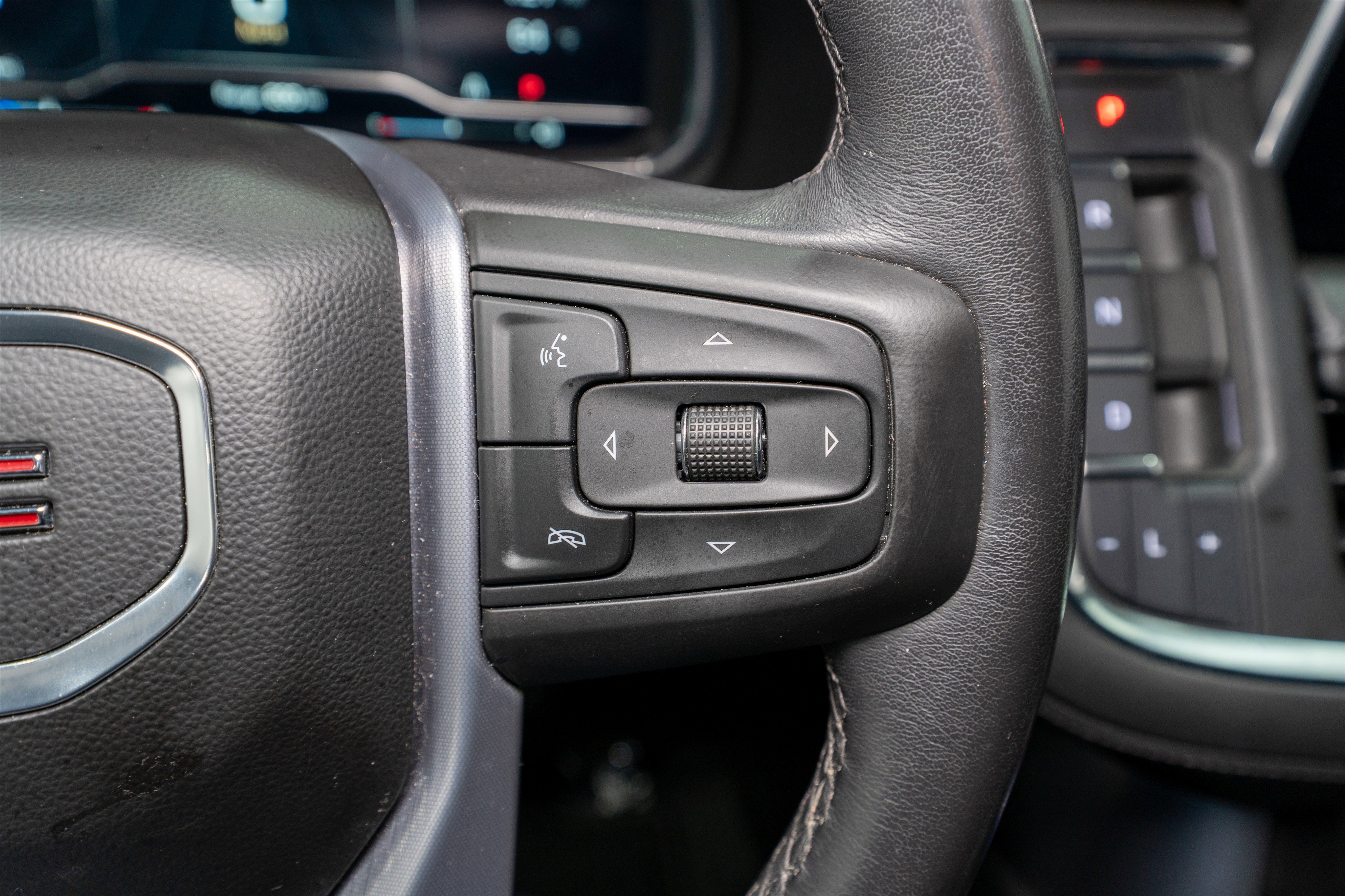 Used 2023 GMC Yukon SLE w/ Gmc Pro Safety Plus Package image 23