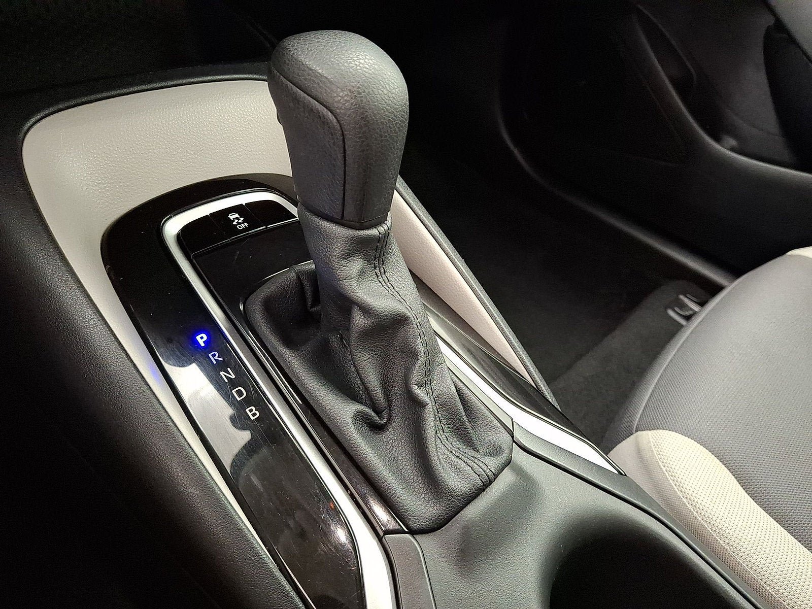 Certified 2025 Toyota Corolla LE FWD image 4
