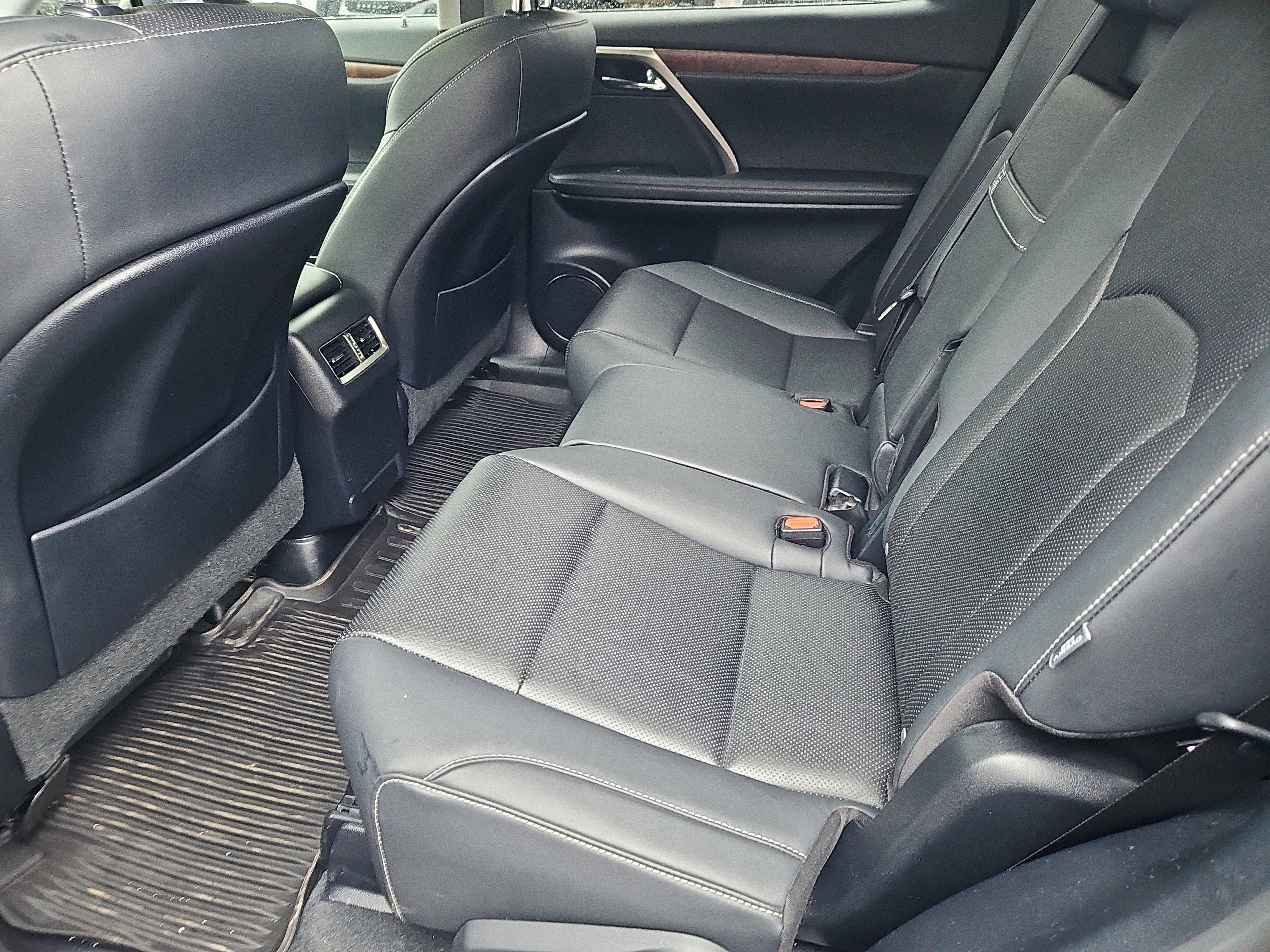 Used 2022 Lexus RX 350L Premium w/ Premium Package image 32