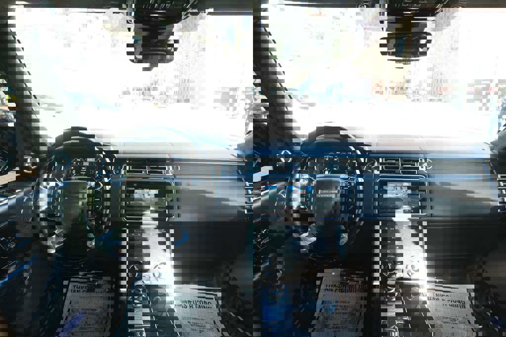 Used 2019 Land Rover Range Rover Autobiography image 36