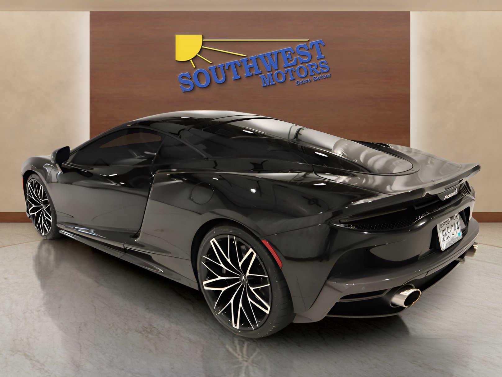 Used 2023 McLaren GT RWD image 2