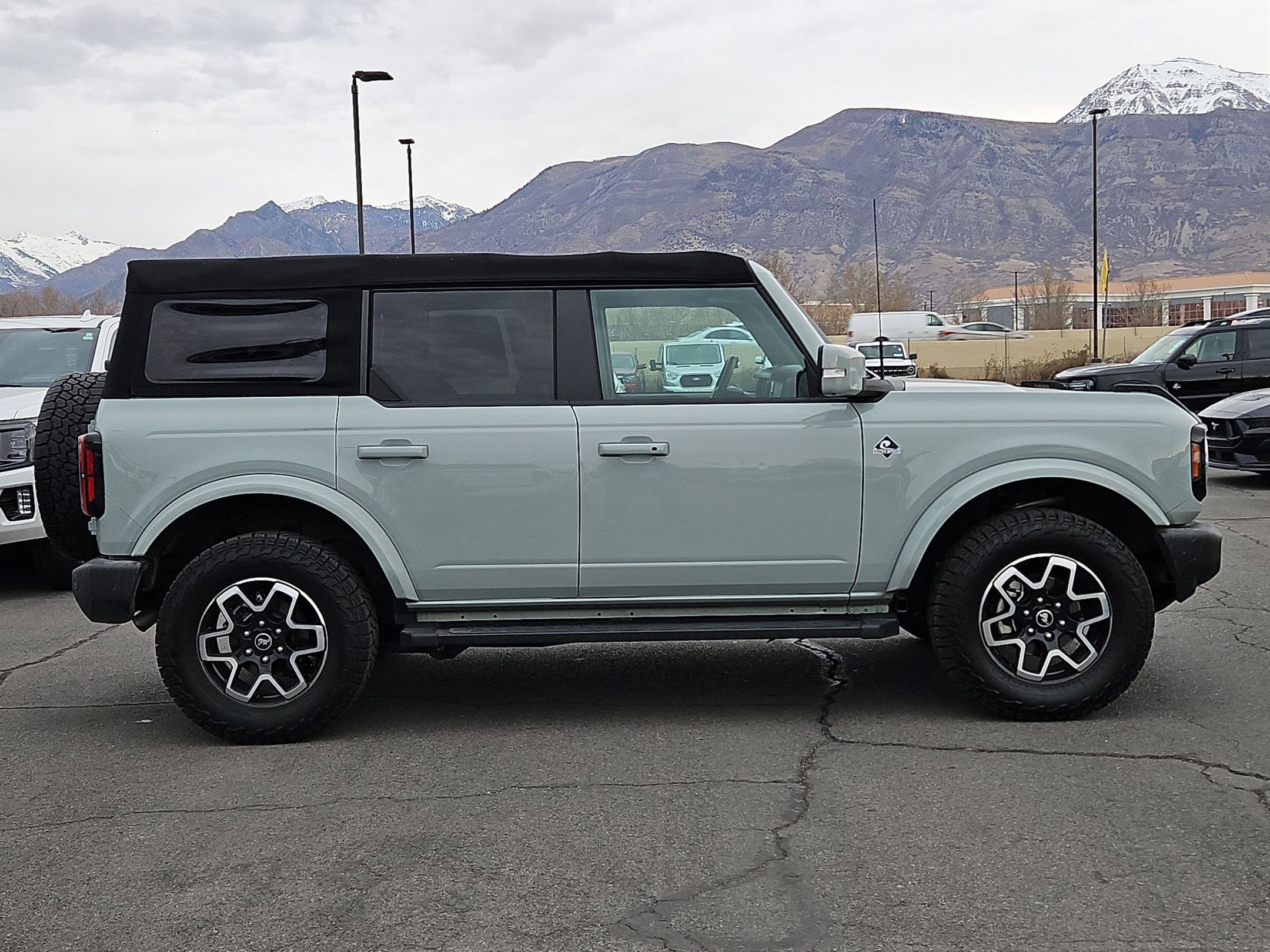 Used 2021 Ford Bronco Outer Banks image 2