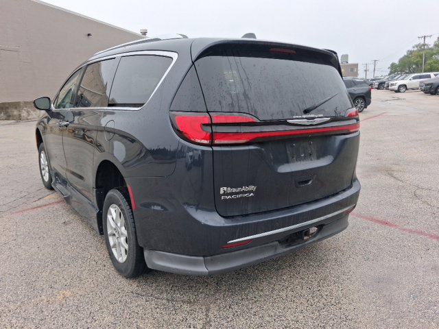 Used 2021 Chrysler Pacifica Touring-L w/ Premium & Safety Sphere Group FWD image 6