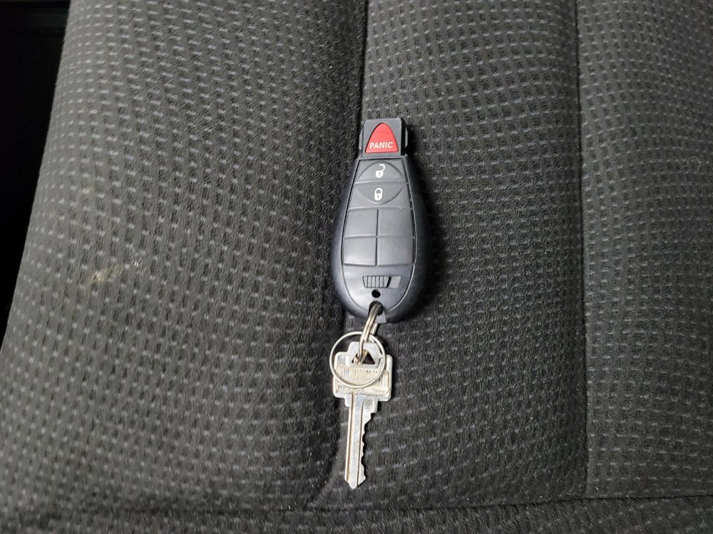 Used 2018 Dodge Grand Caravan SE FWD image 32