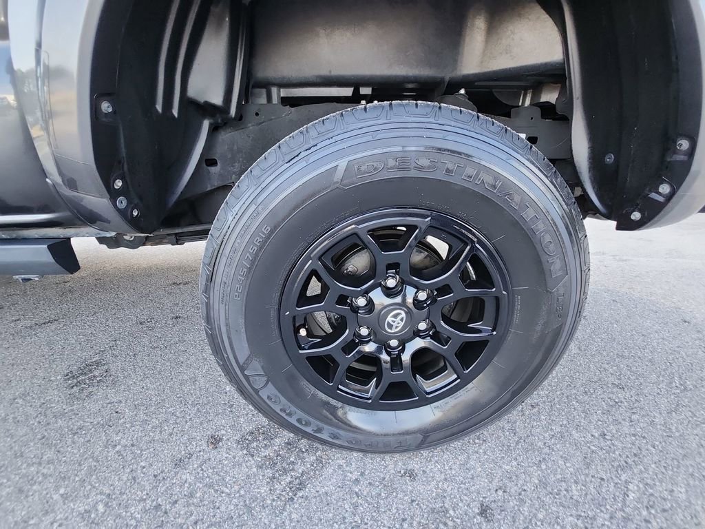Used 2022 Toyota Tacoma SR5 w/ Technology Package image 35