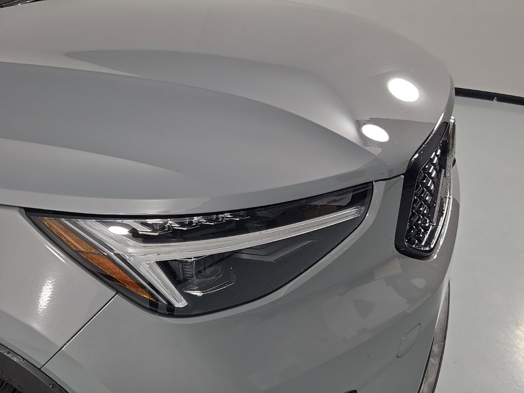 Used 2024 Volvo XC40 B5 Ultimate w/ Climate Package image 11