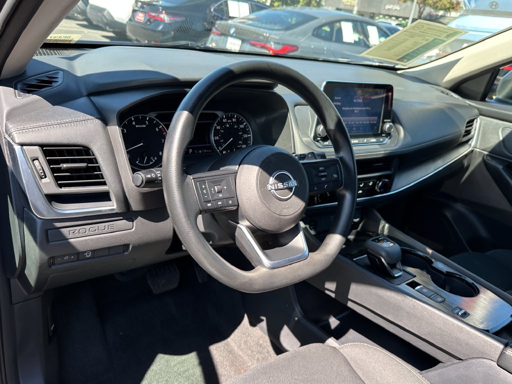 Used 2024 Nissan Rogue S FWD image 19