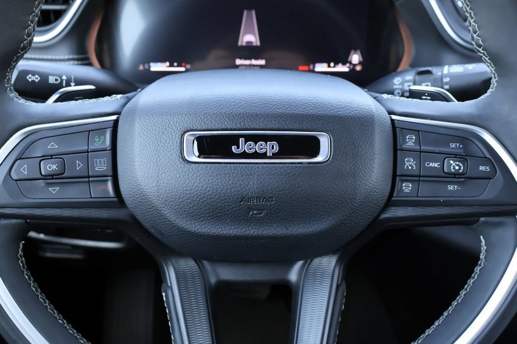 Used 2024 Jeep Grand Cherokee Altitude RWD image 31