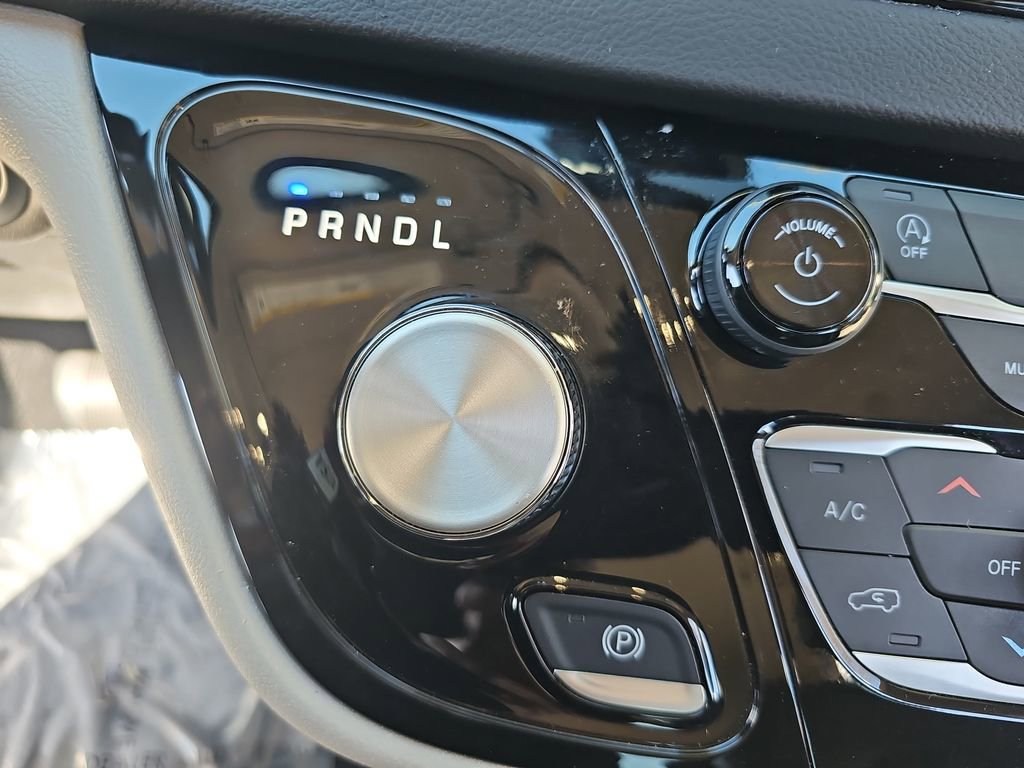 Certified 2024 Chrysler Pacifica Touring-L FWD image 27