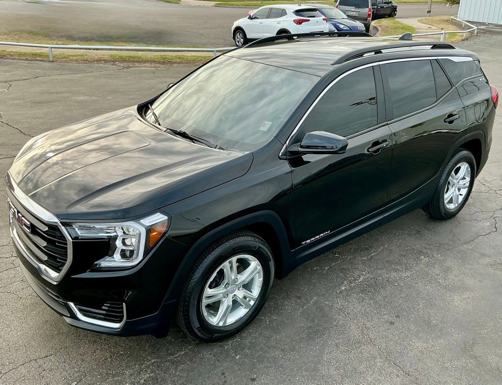 Used 2024 GMC Terrain SLE w/ Driver Convenience Package image 5