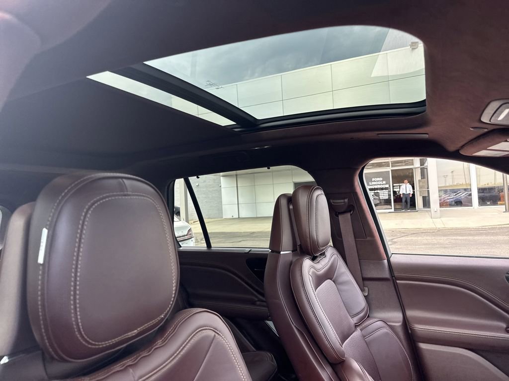 Certified 2023 Lincoln Aviator Black Label w/ Dynamic Handling Package image 11