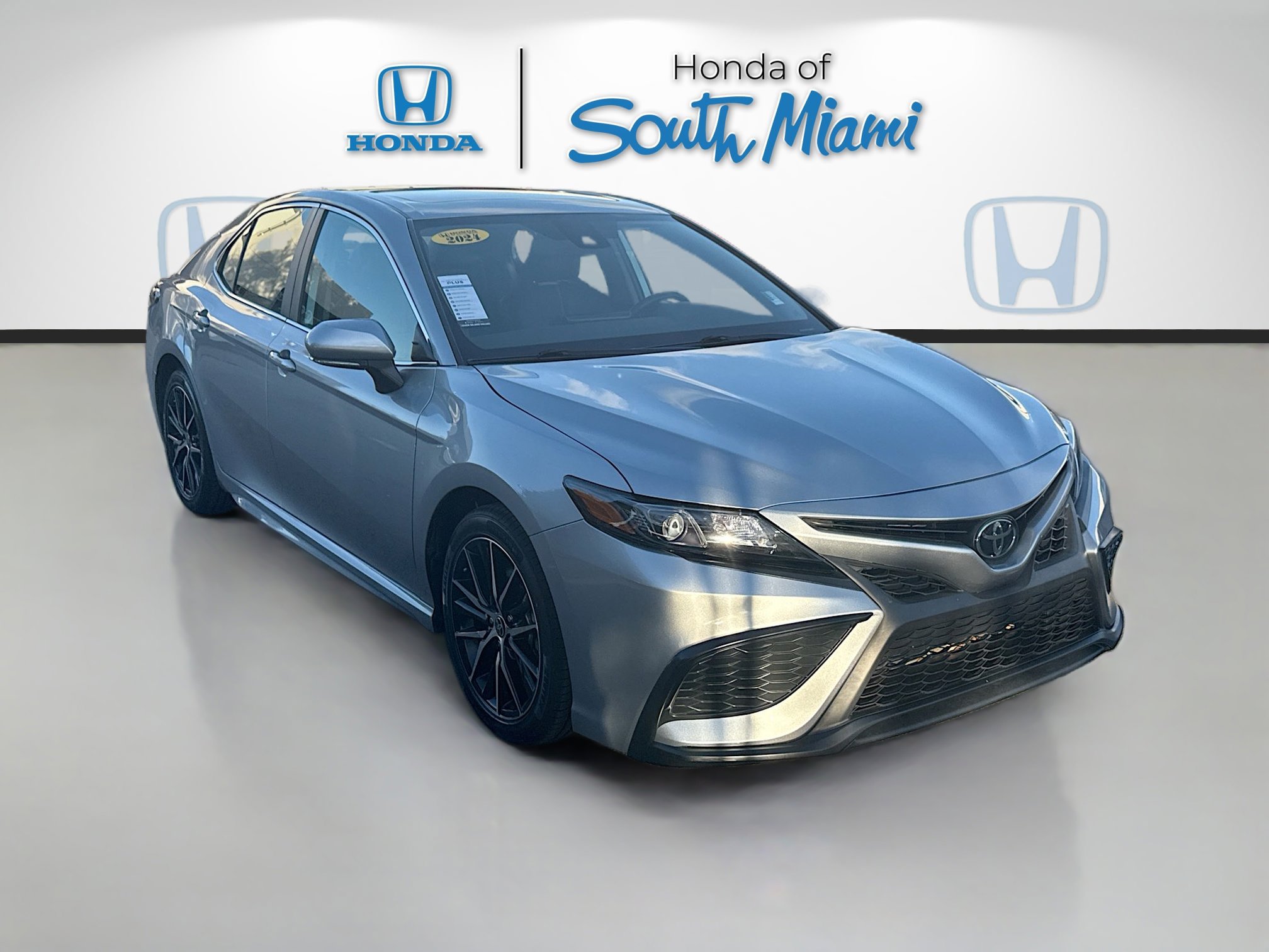 Used 2024 Toyota Camry SE w/ Convenience Package