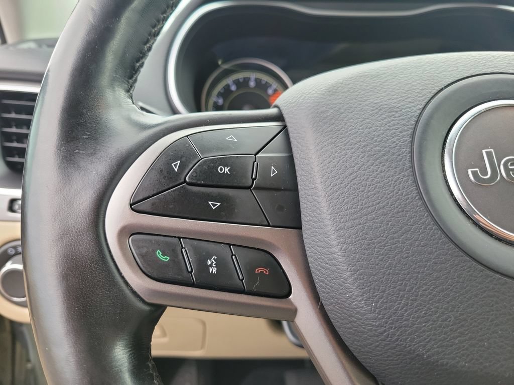 Used 2020 Jeep Cherokee Latitude w/ Cold Weather Group AWD/4WD image 27