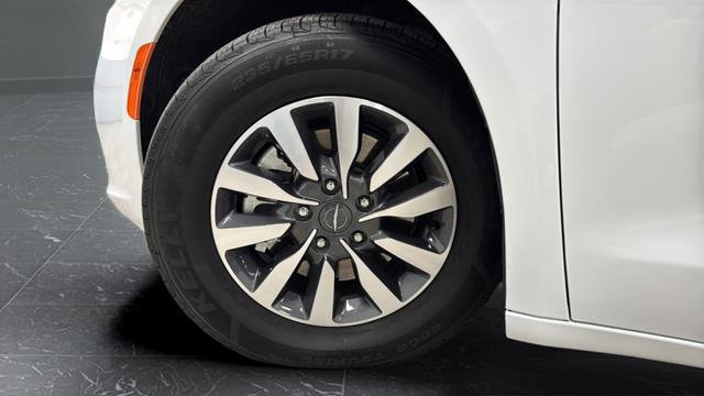 Used 2022 Chrysler Pacifica Touring-L image 29