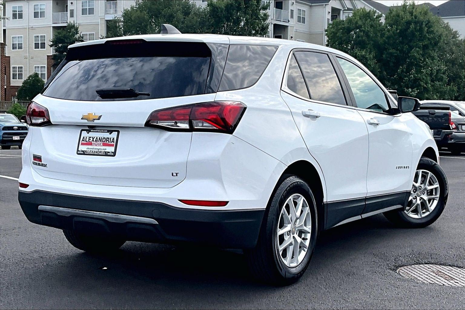 Used 2023 Chevrolet Equinox LT FWD image 12