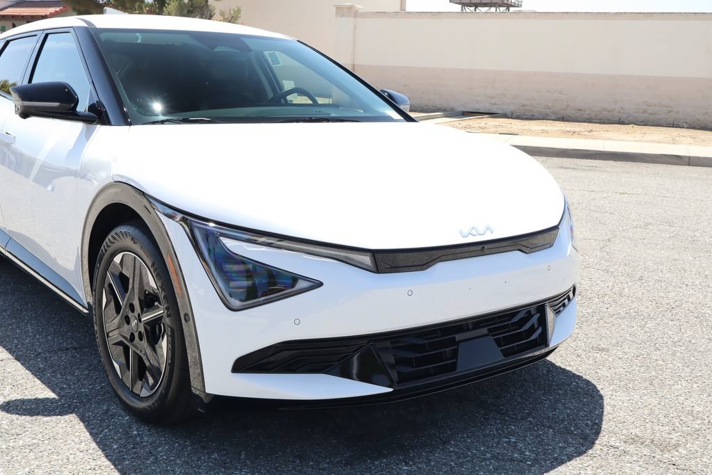 Used 2025 Kia EV6 Wind RWD image 9